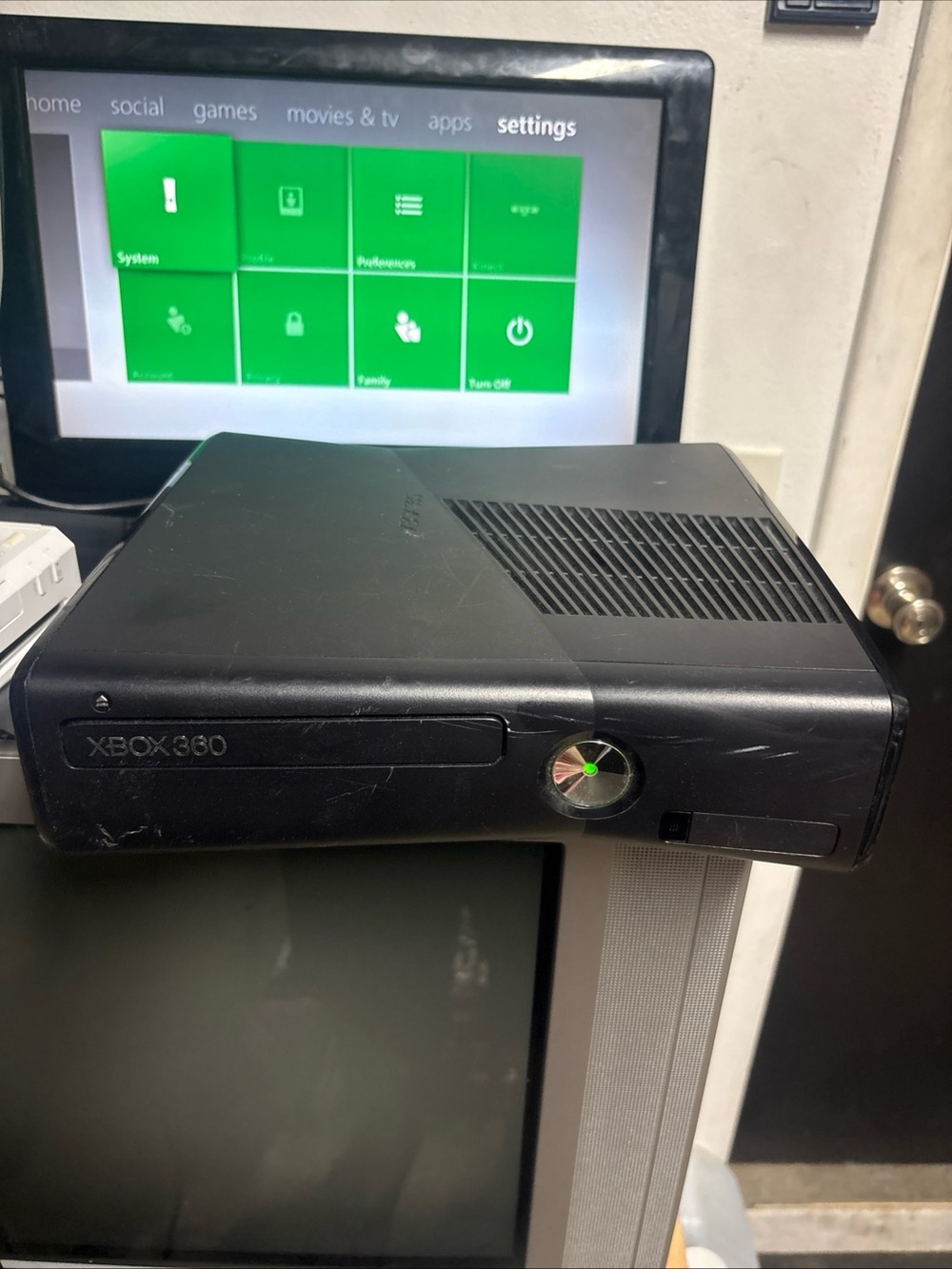 Microsoft Xbox 360  4GB Console Matte Black With Controller TESTED